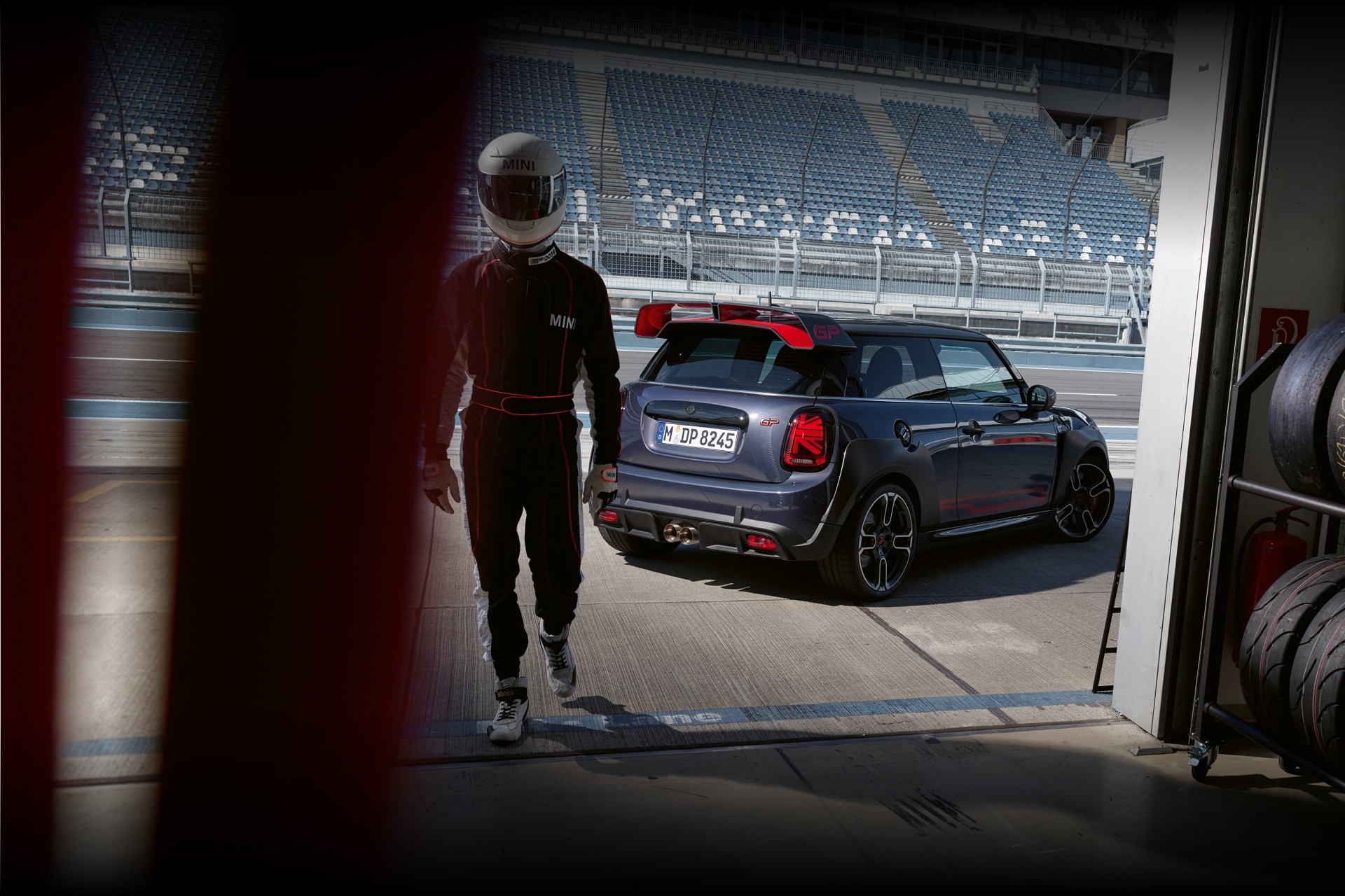 MINI John Cooper Works GP – bočni i stražnji pogled - trkaća staza